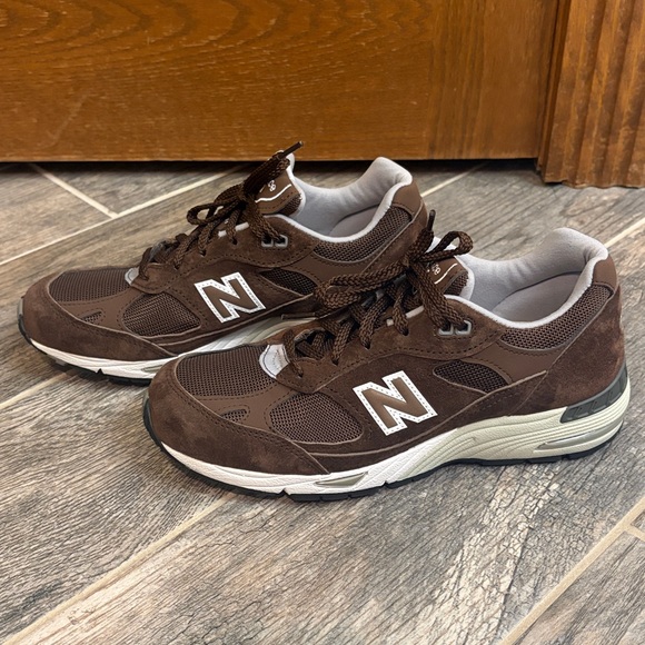 New Balance Shoes - New Balance 991 Brown Sneakers size 7.5, W991BGW Made In England